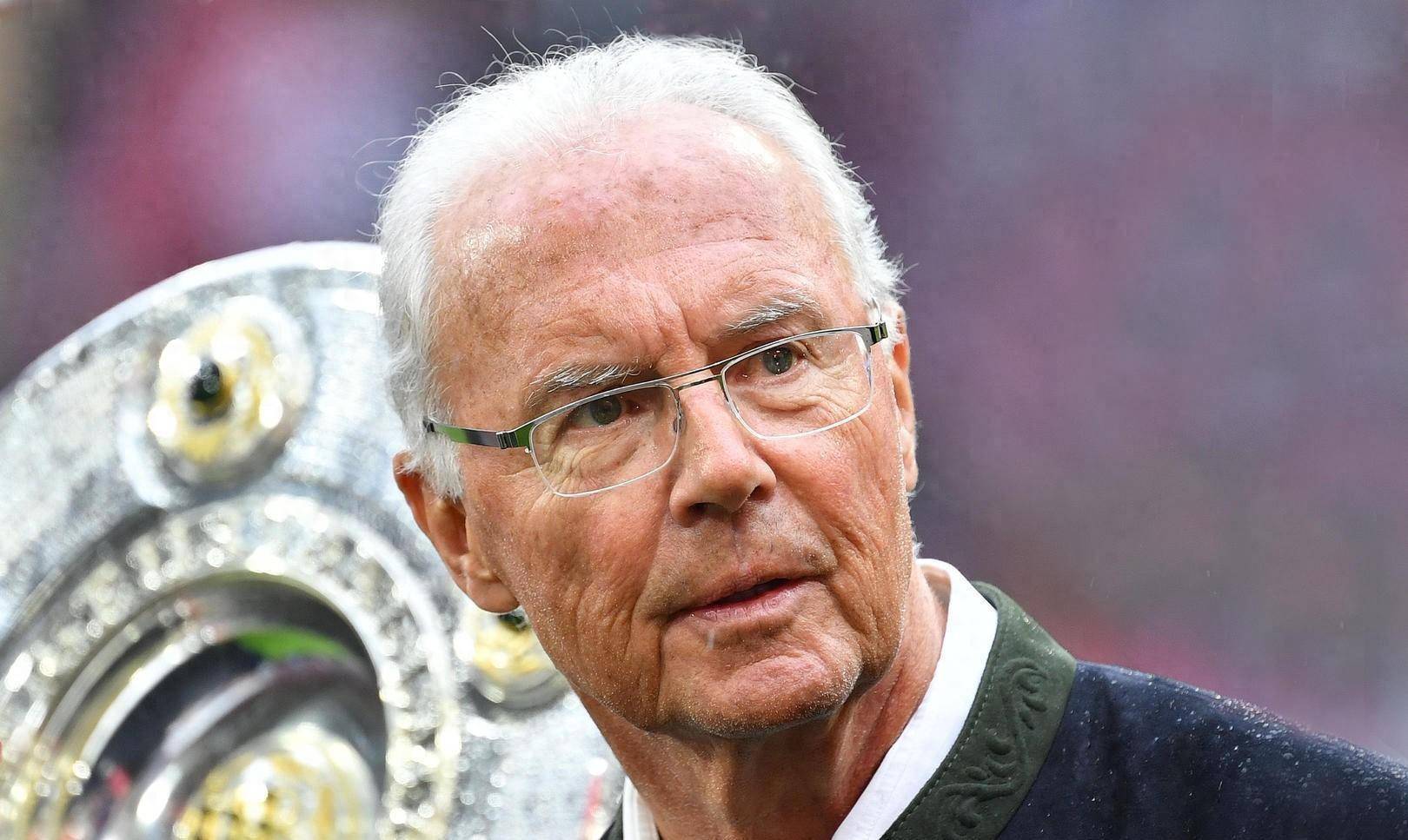 帝国基石：贝肯鲍尔如何以三重王权加冕德甲永恒之神