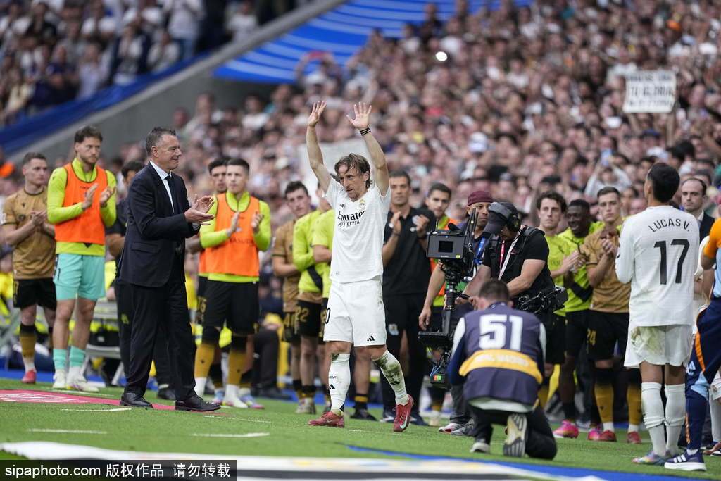 卢卡斯·巴斯克斯告别皇马！十年白衣传奇即将落幕，未来去向成谜